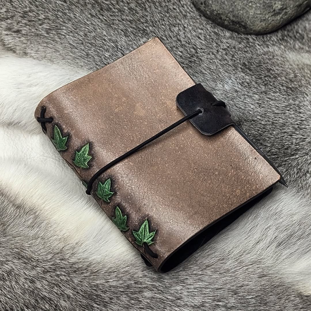 PASSPORT Traveller's Refillable Notebook | Tooled Ivy Vine
