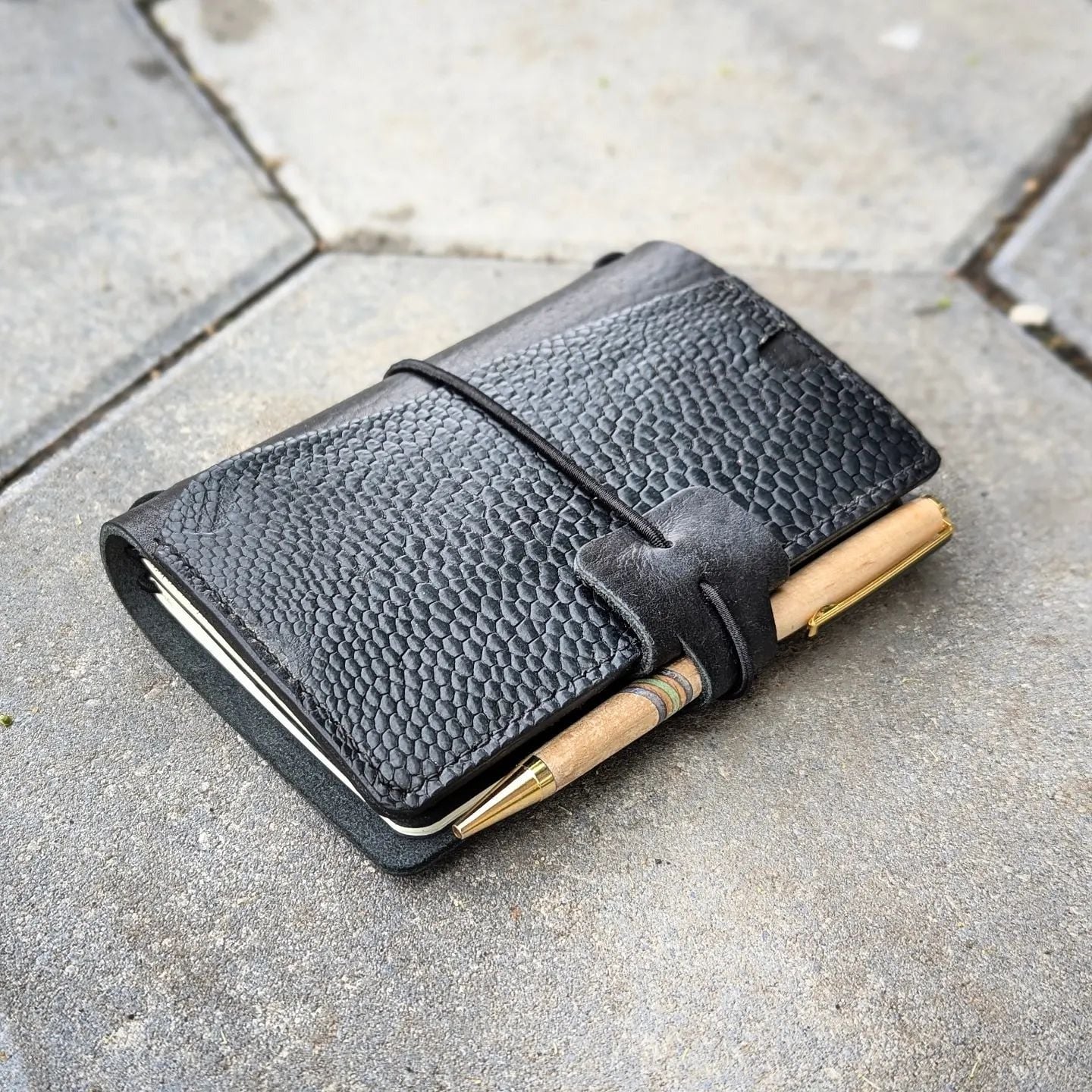 Pocket Traveller's Refillable Notebook | Beaver Tail 'Live Edge' Pocket