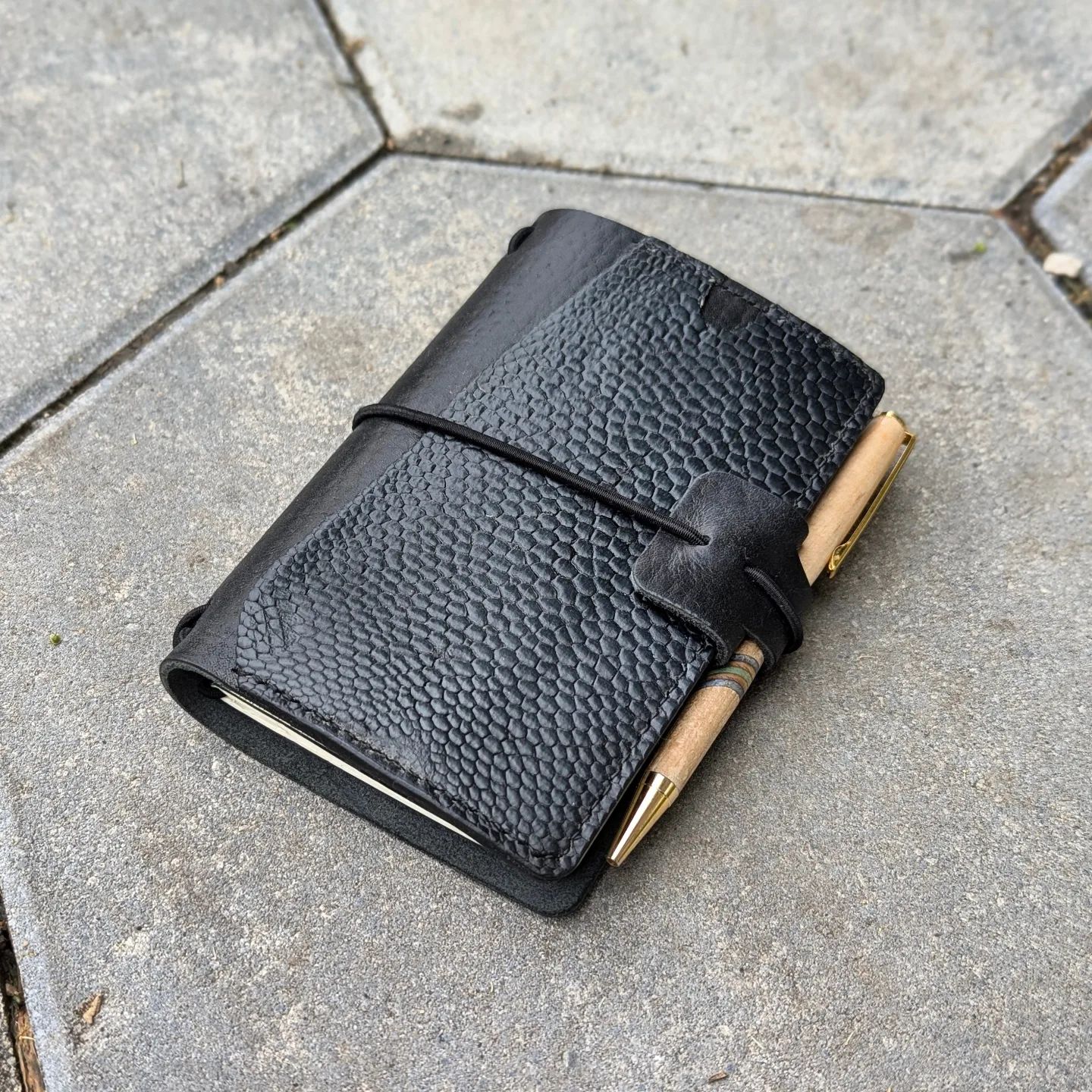 Pocket Traveller's Refillable Notebook | Beaver Tail 'Live Edge' Pocket