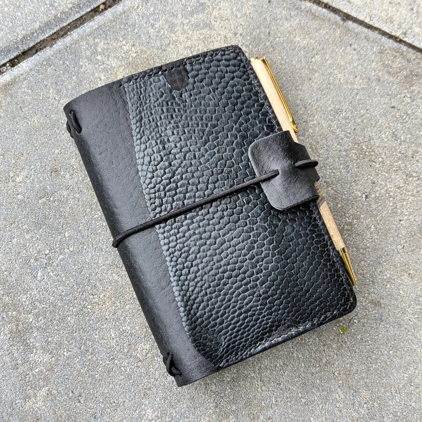 Pocket Traveller's Refillable Notebook | Beaver Tail 'Live Edge' Pocket