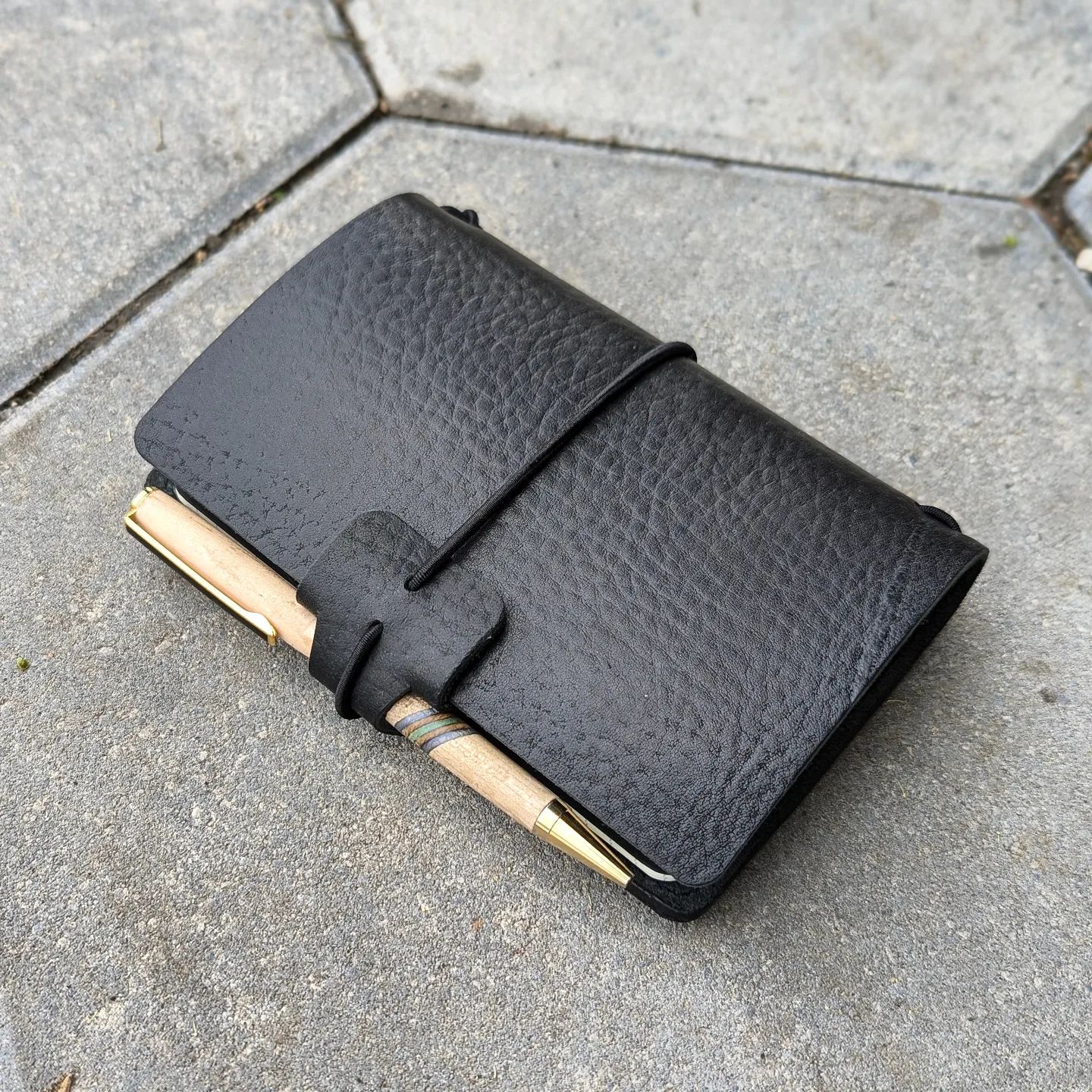 Pocket Traveller's Refillable Notebook | Beaver Tail 'Live Edge' Pocket