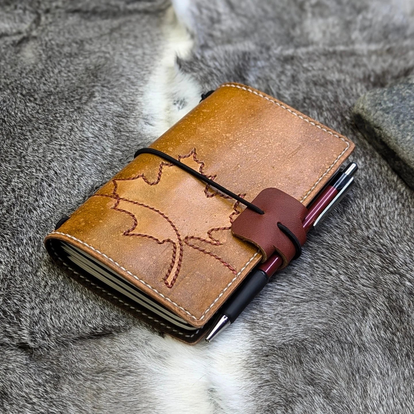 POCKET Traveller's Refillable Notebook | Continuous-Line Canadian Maple Leaf #1