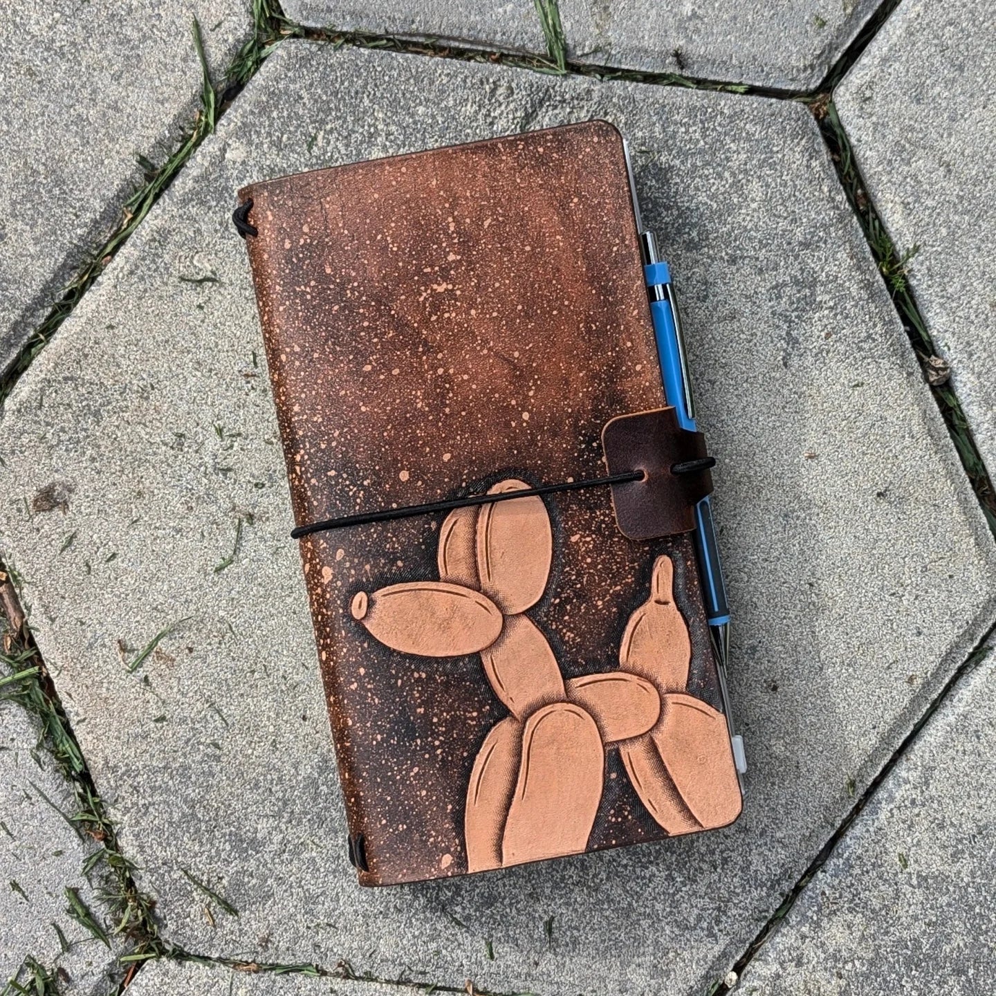 TN STANDARD Traveller's Refillable Notebook | Tooled Balloon Dog #1