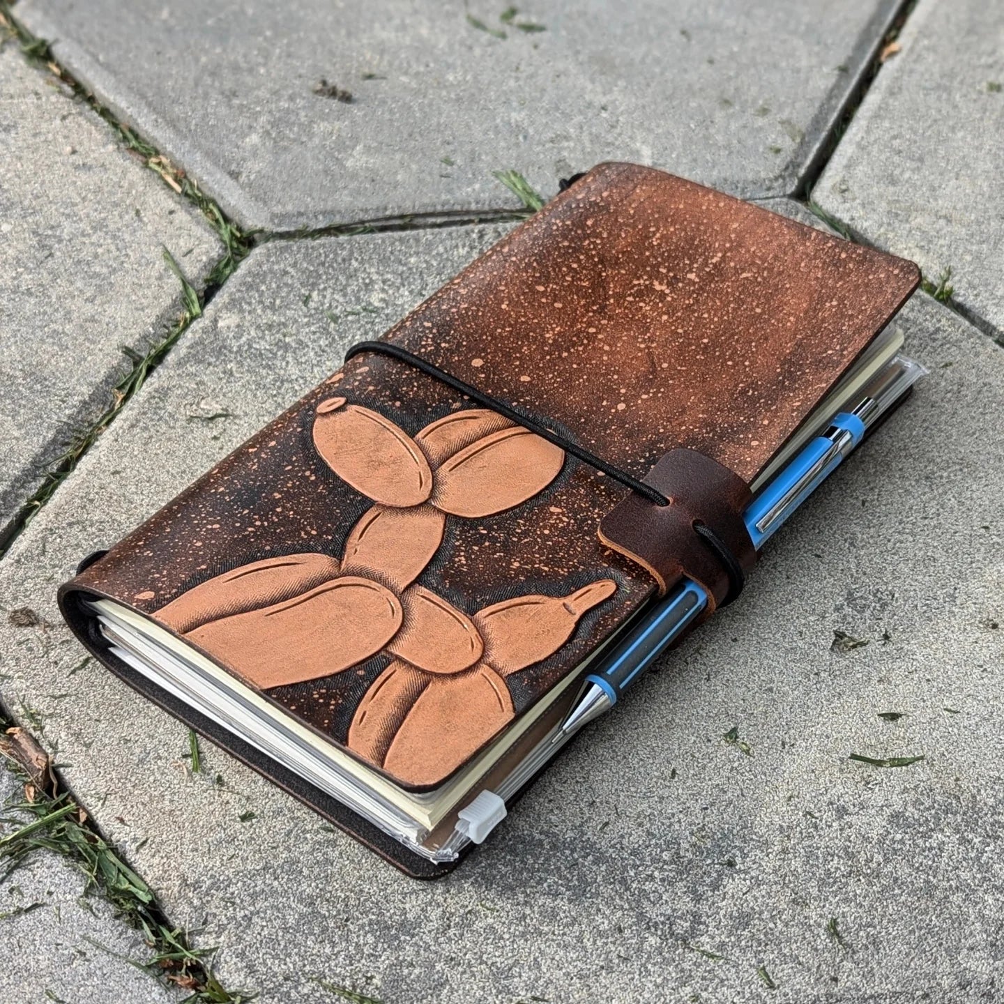 TN STANDARD Traveller's Refillable Notebook | Tooled Balloon Dog #1