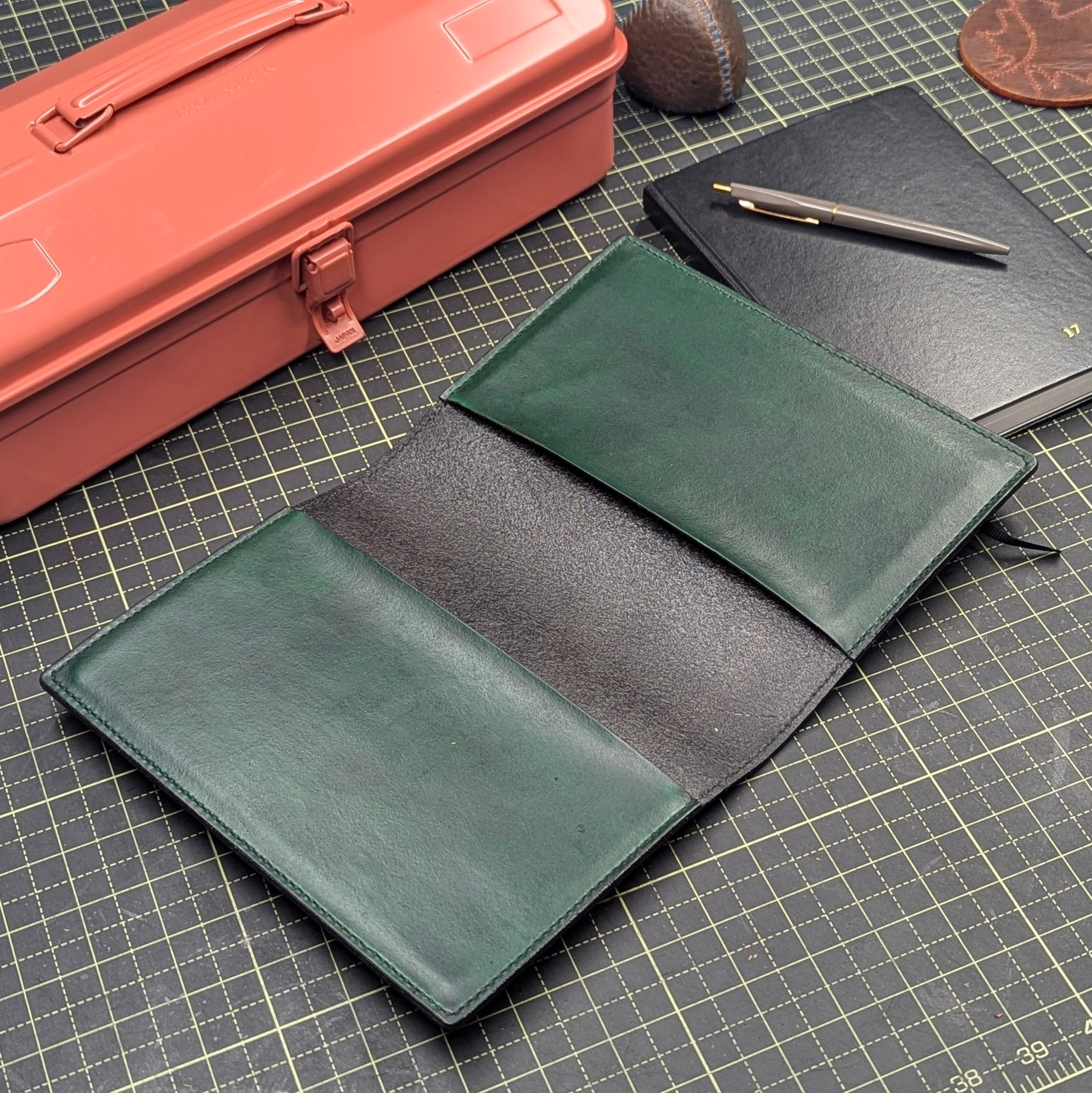 CUSTOM Traveller's Notebook | Balloon Dog for E.K.