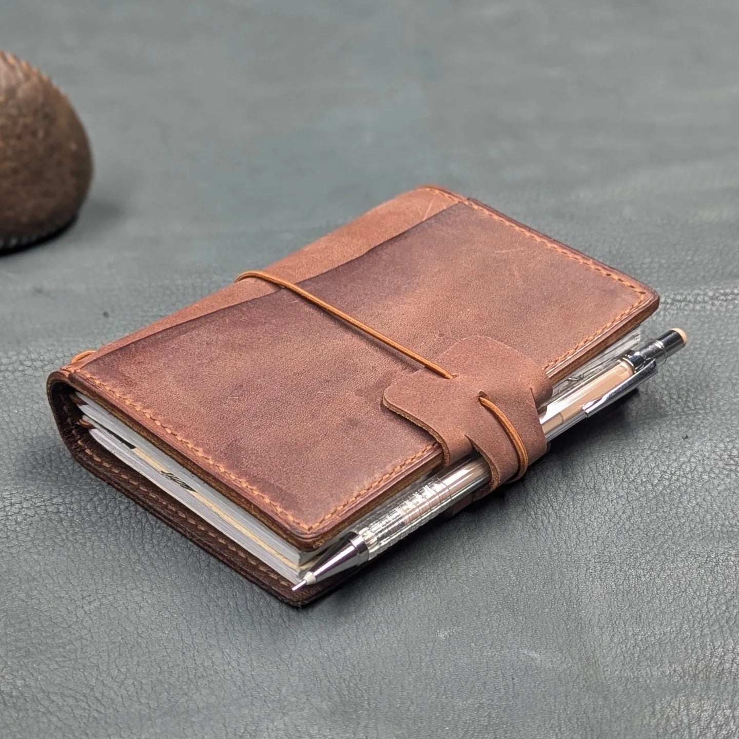 PASSPORT Traveller's Refillable Notebook | Ruggine Red, No. 1 + Key Fob