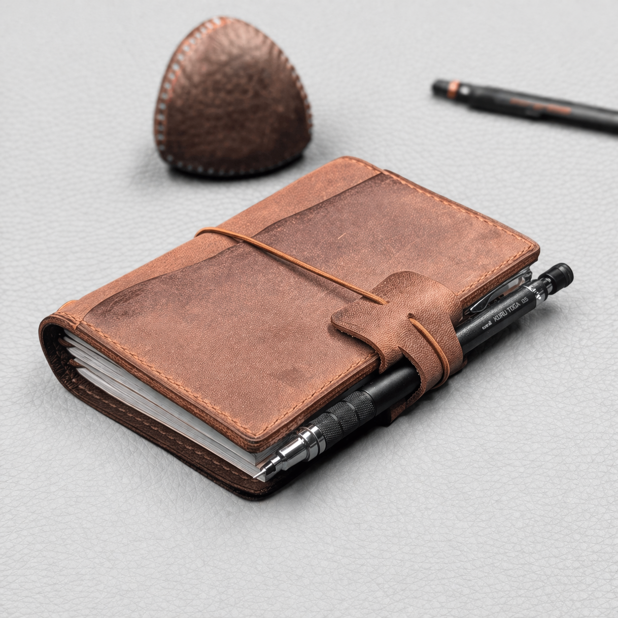 PASSPORT Traveller's Notebook | Ruggine Red, No. 2 + Key Fob