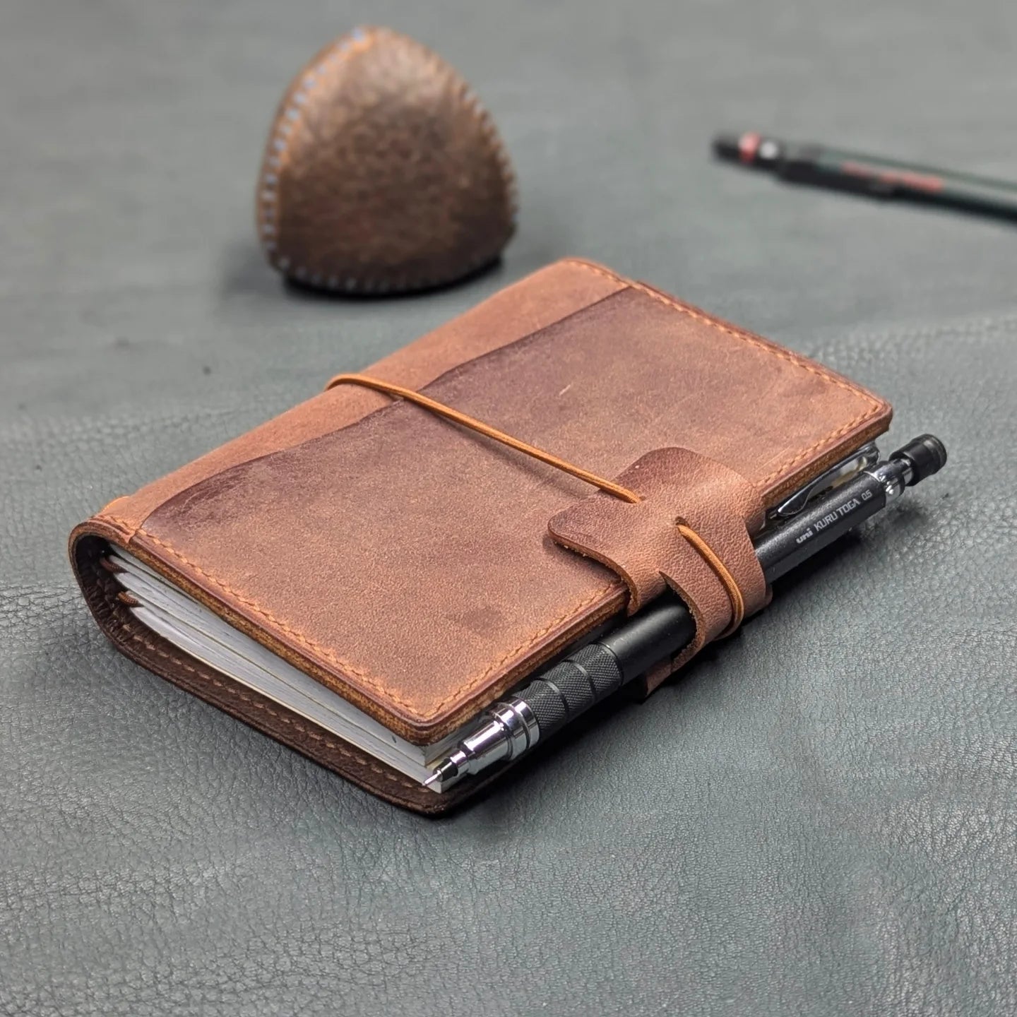 PASSPORT Traveller's Refillable Notebook | Ruggine Red, No. 2 + Key Fob