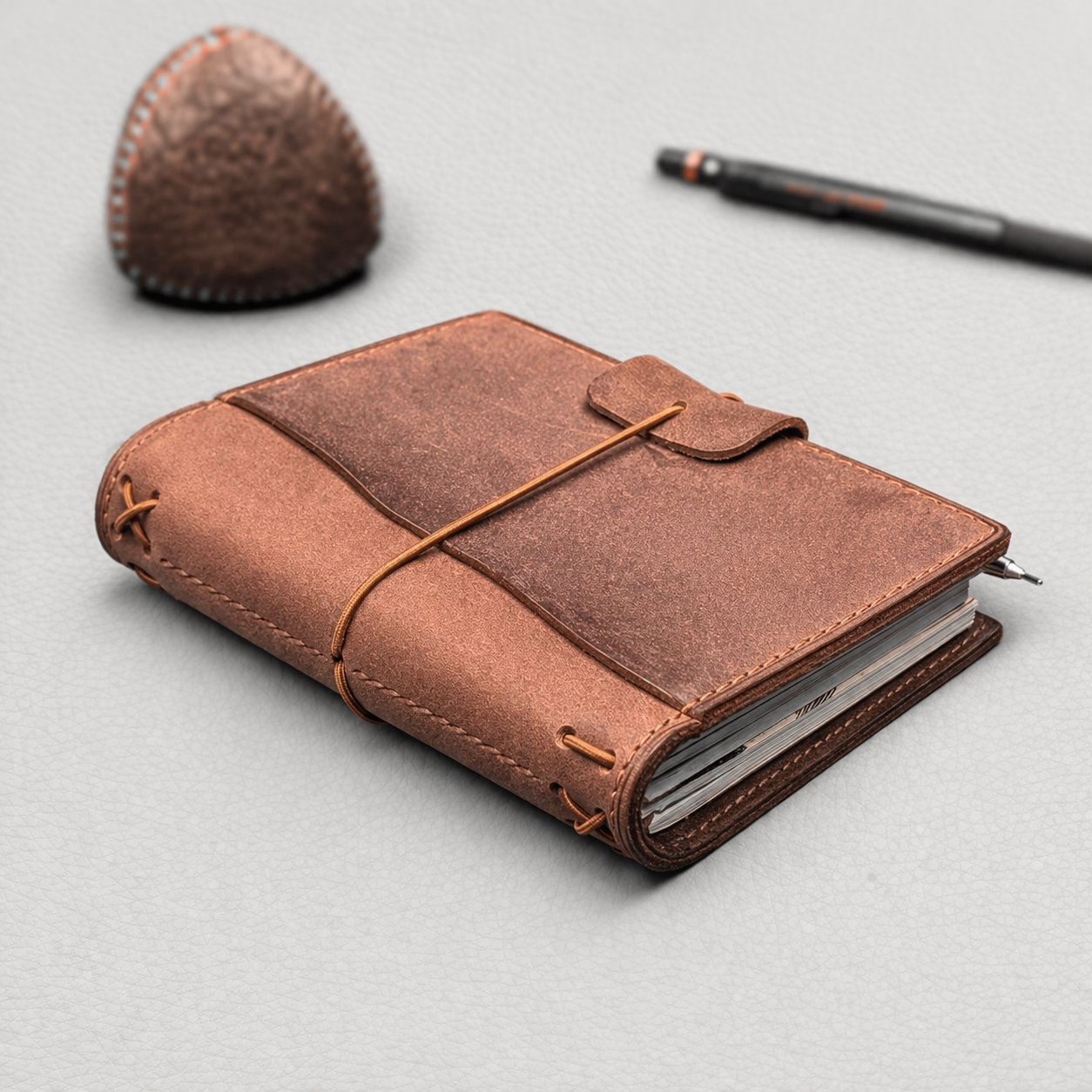 PASSPORT Traveller's Notebook | Ruggine Red, No. 2 + Key Fob