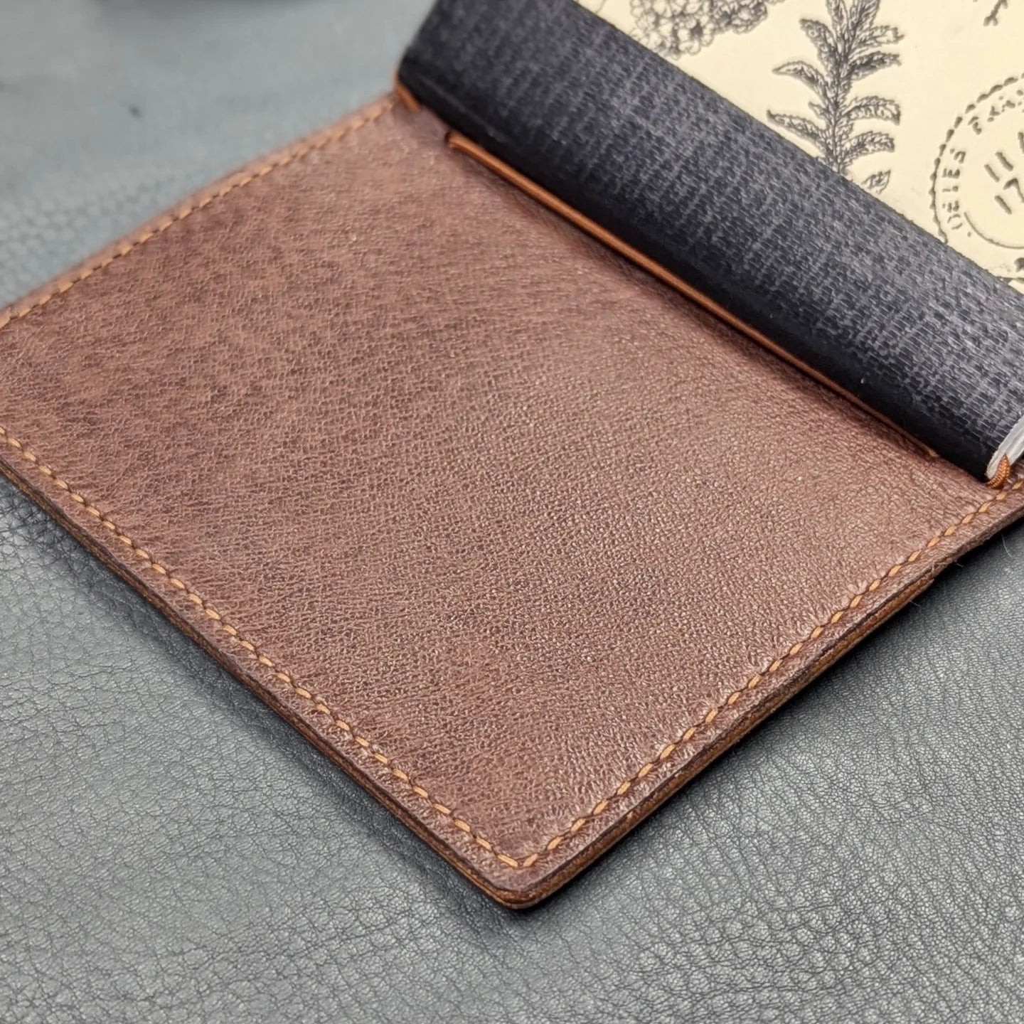 PASSPORT Traveller's Refillable Notebook | Ruggine Red, No. 1 + Key Fob