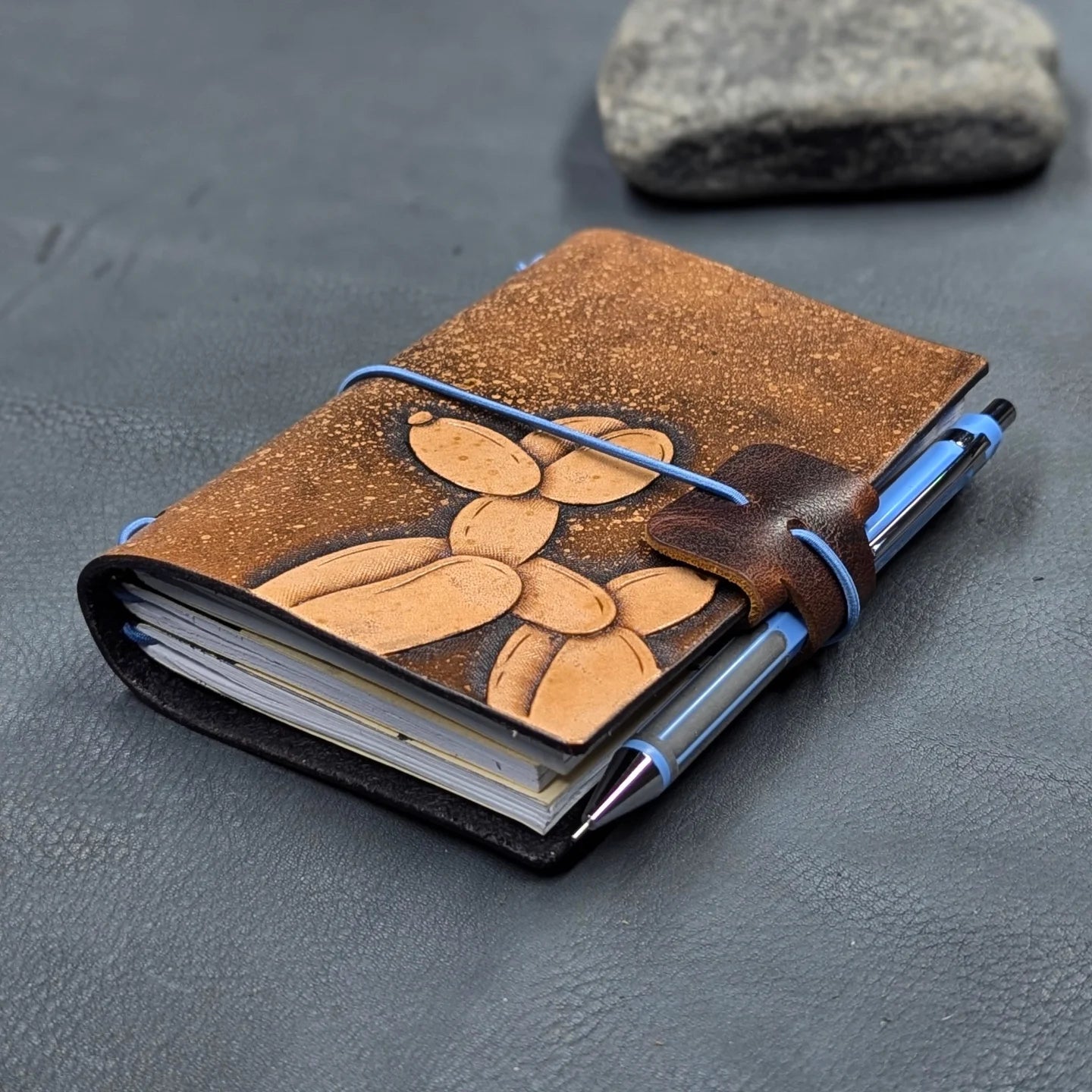 PASSPORT Traveller's Notebook | Tooled Balloon Dog, No. 3