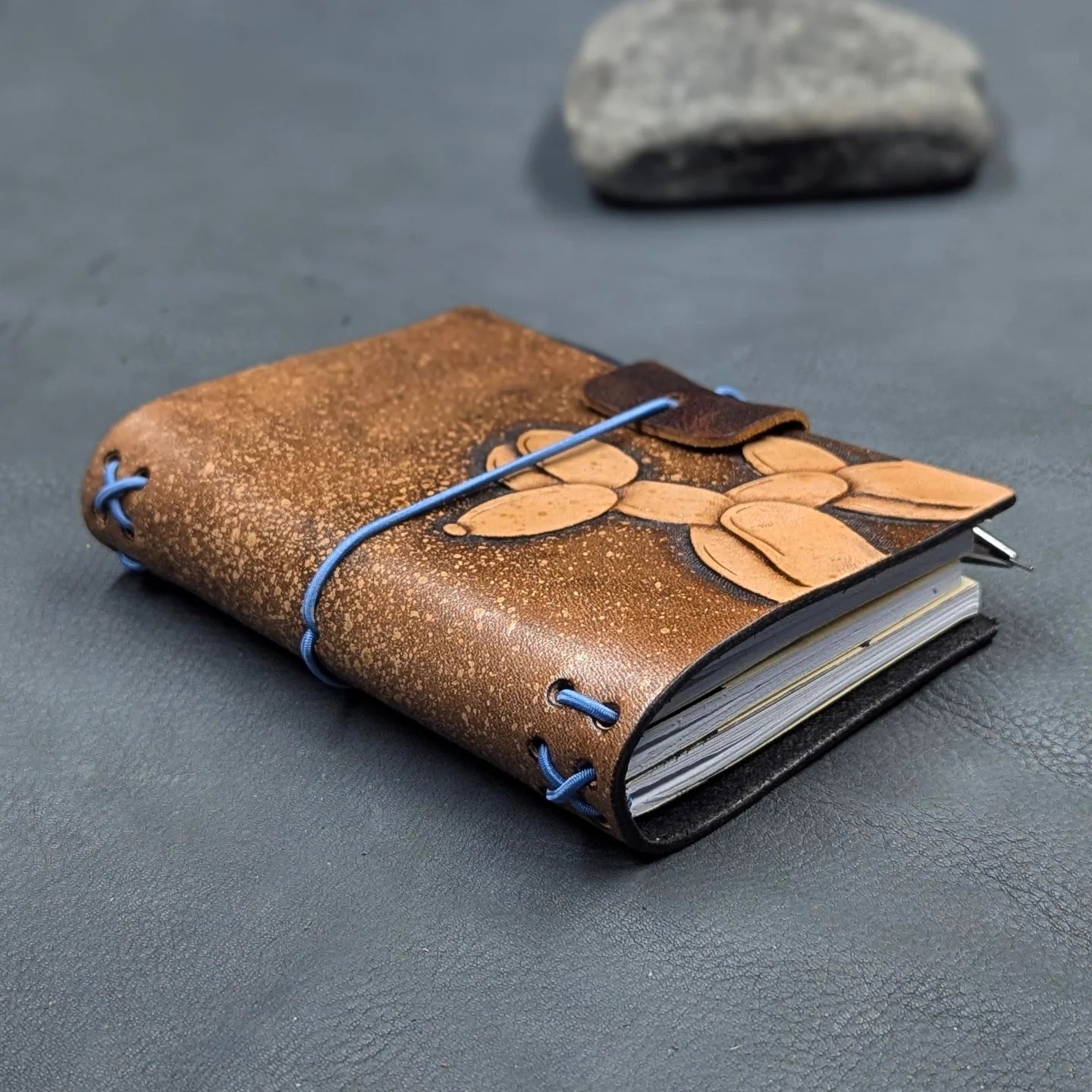 PASSPORT Traveller's Notebook | Tooled Balloon Dog, No. 3