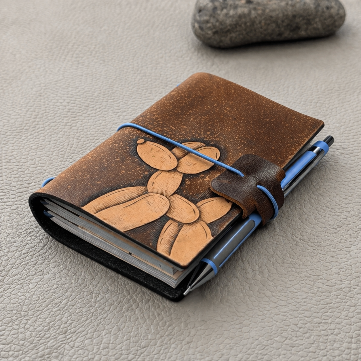 PASSPORT Traveller's Notebook | Tooled Balloon Dog, No. 3