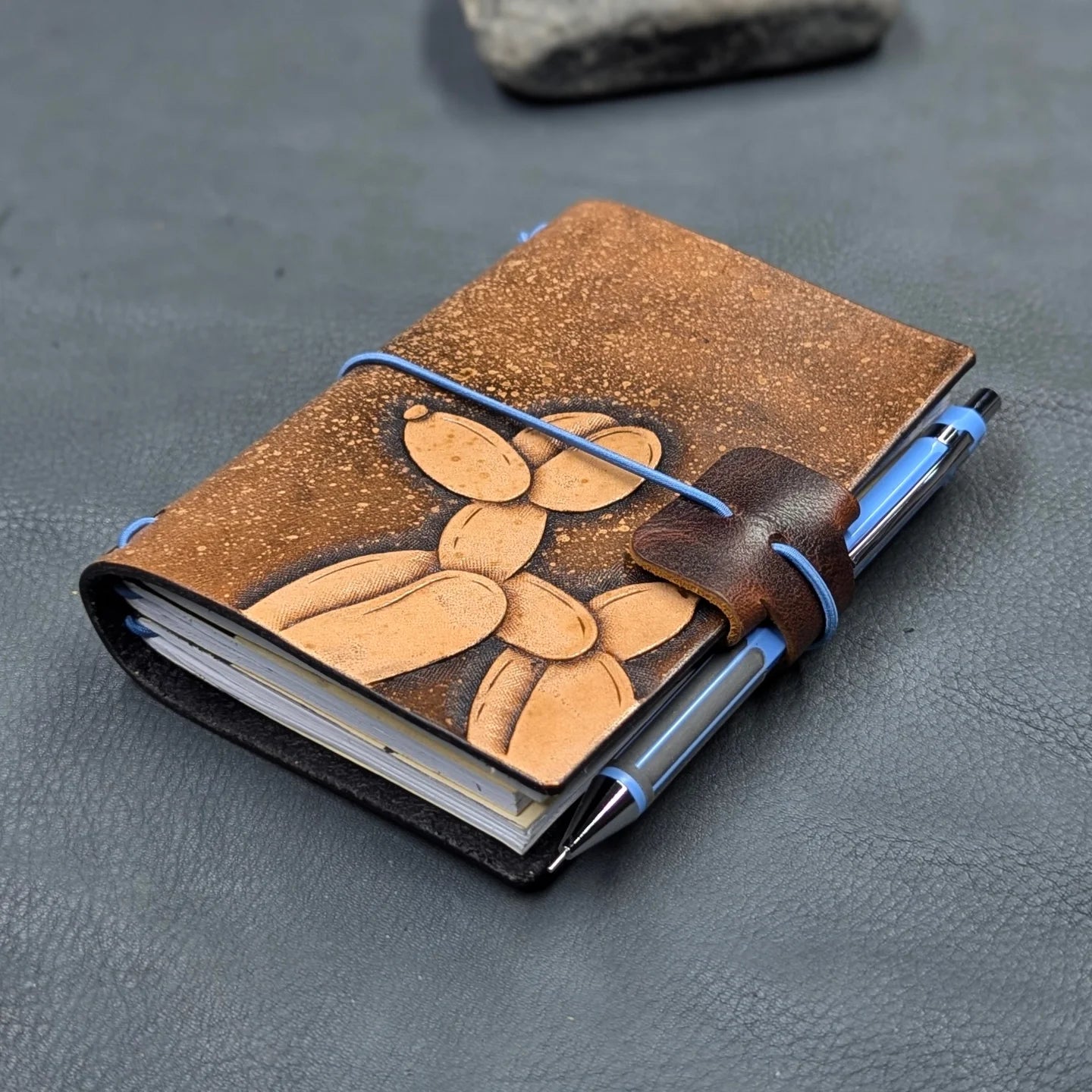 PASSPORT Traveller's Notebook | Tooled Balloon Dog, No. 3