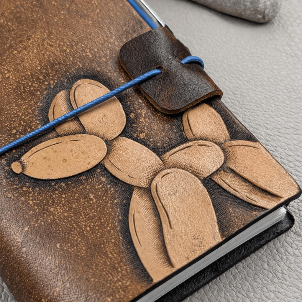 PASSPORT Traveller's Notebook | Tooled Balloon Dog, No. 3