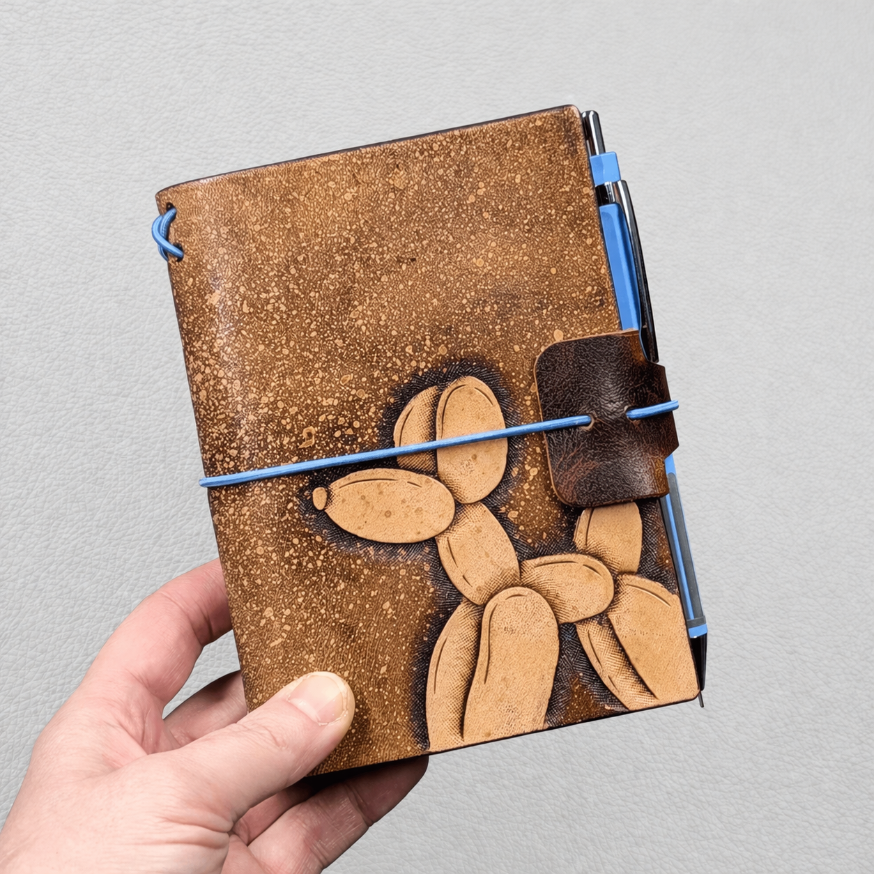 PASSPORT Traveller's Notebook | Tooled Balloon Dog, No. 3