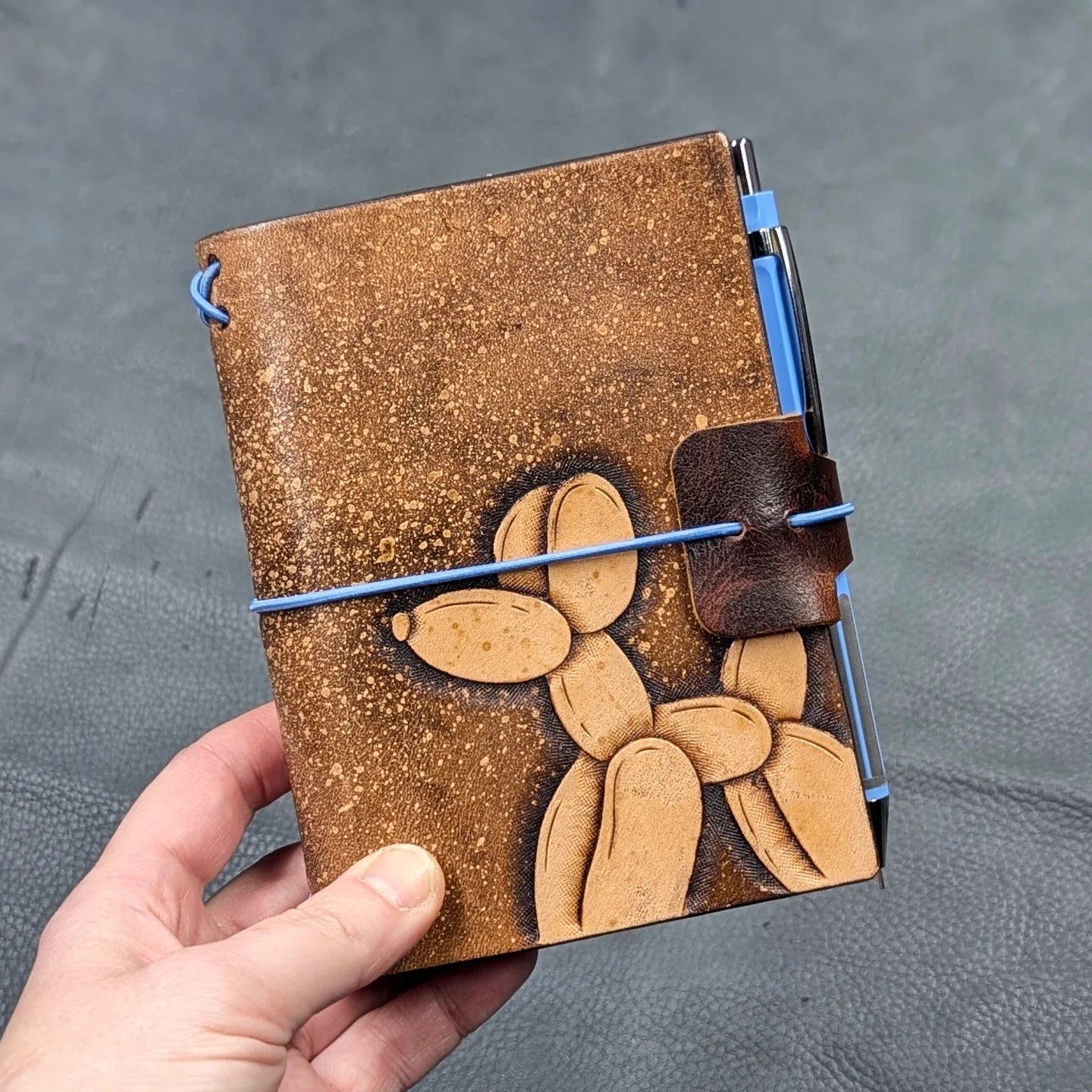 PASSPORT Traveller's Notebook | Tooled Balloon Dog, No. 3