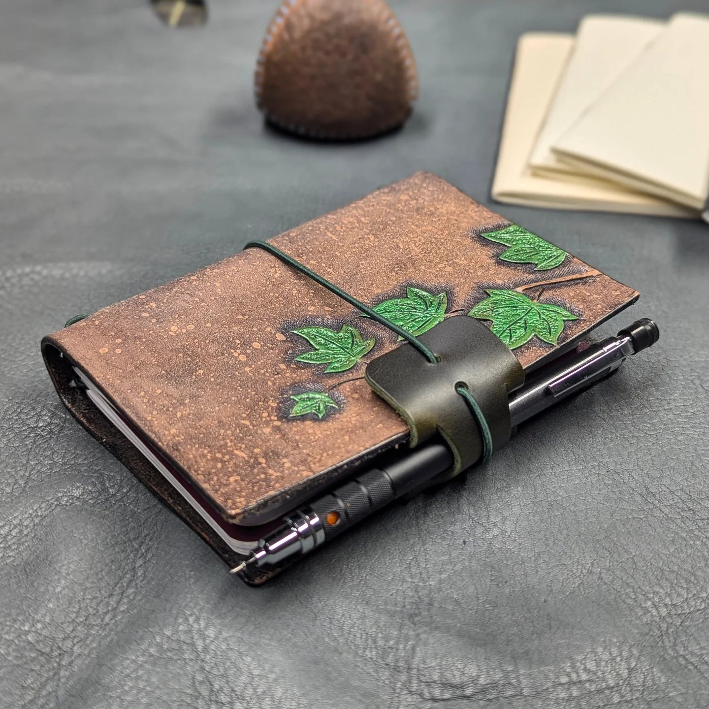 PASSPORT Traveller's Refillable Notebook | Tooled Painted Ivy Vine, No. 1