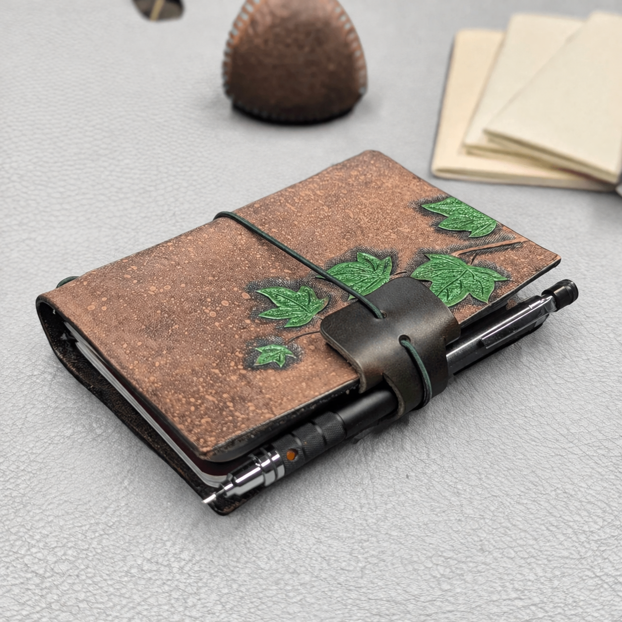 PASSPORT Traveller's Notebook | Tooled Painted Ivy Vine, No. 1