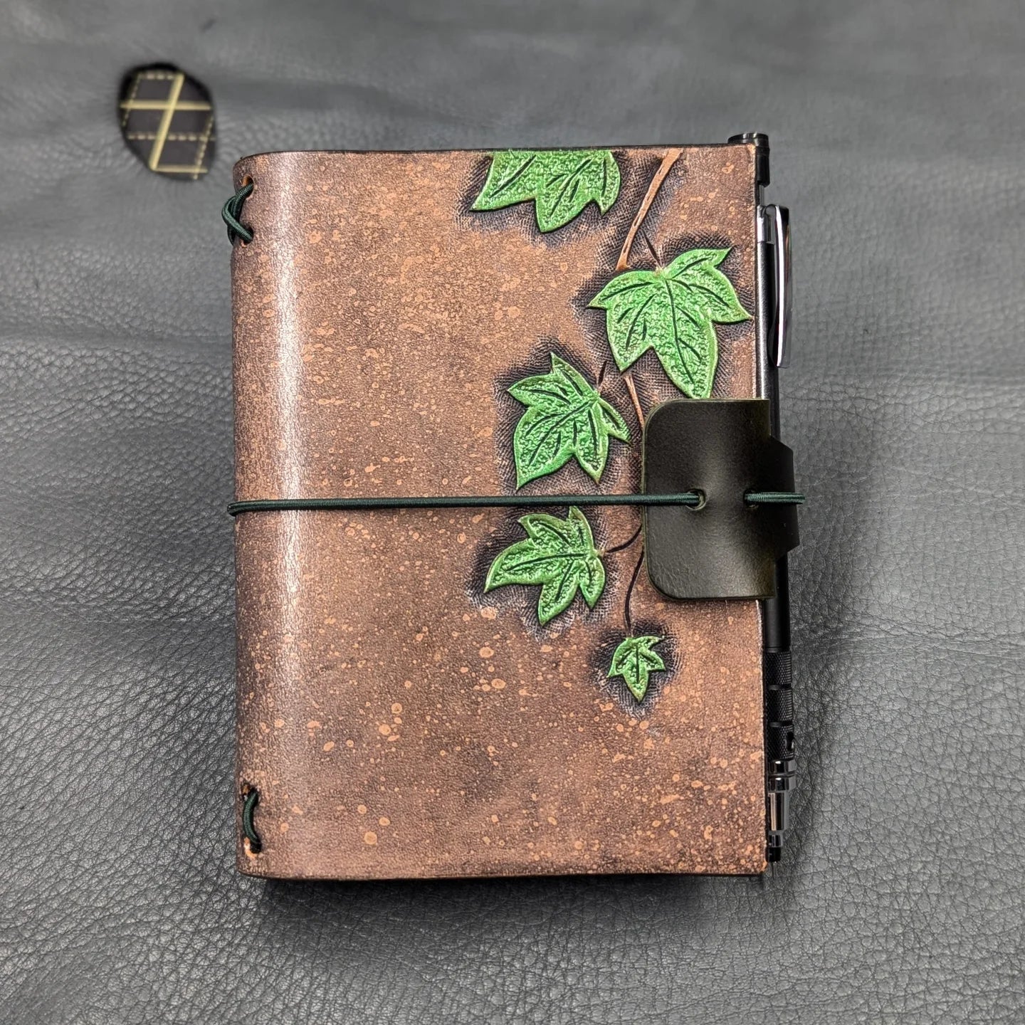 PASSPORT Traveller's Refillable Notebook | Tooled Painted Ivy Vine, No. 1