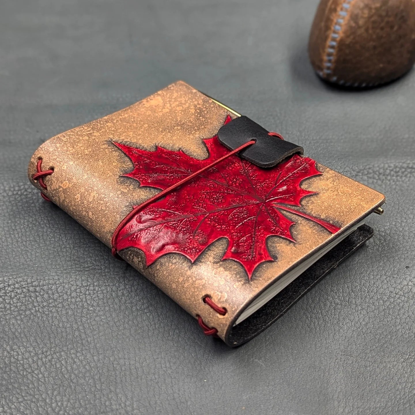 PASSPORT Traveller's Notebook | Tooled Maple Leaf, No. 2