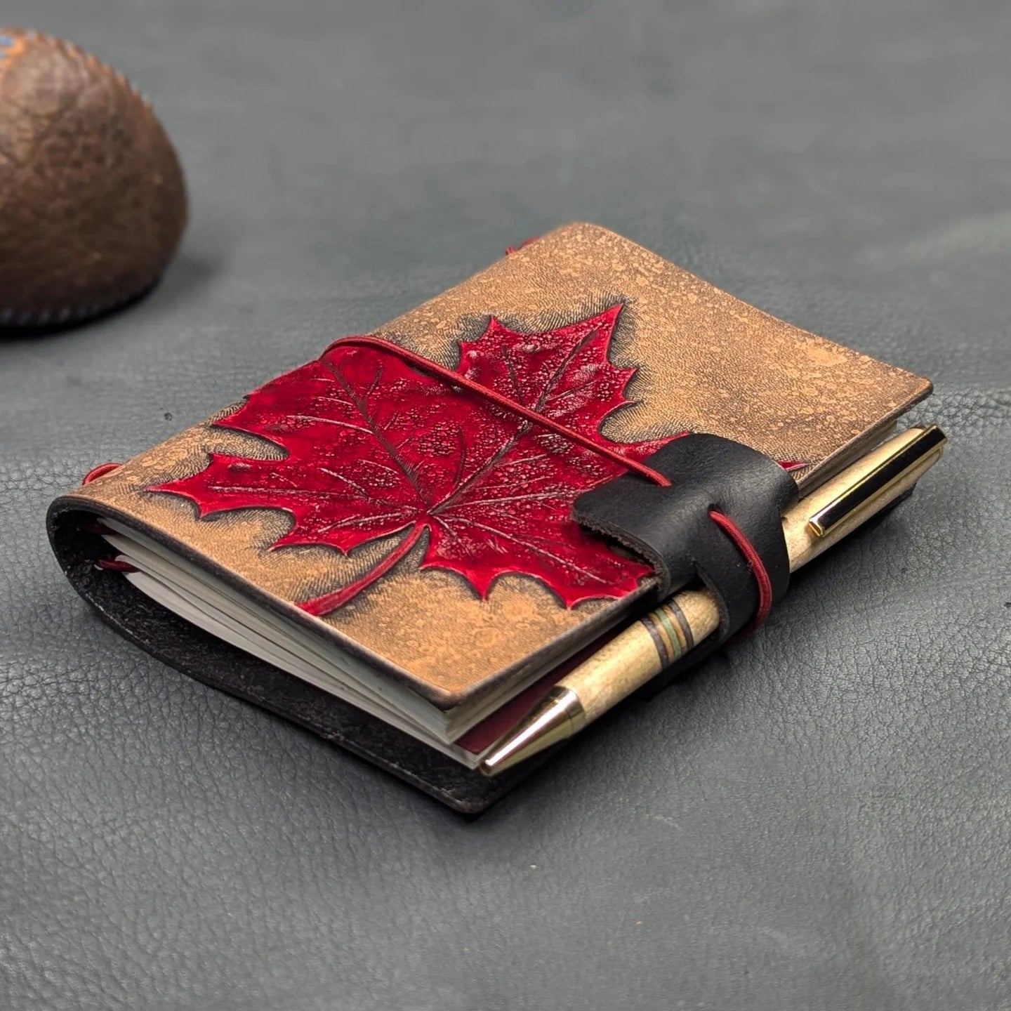 PASSPORT Traveller's Notebook | Tooled Maple Leaf, No. 2