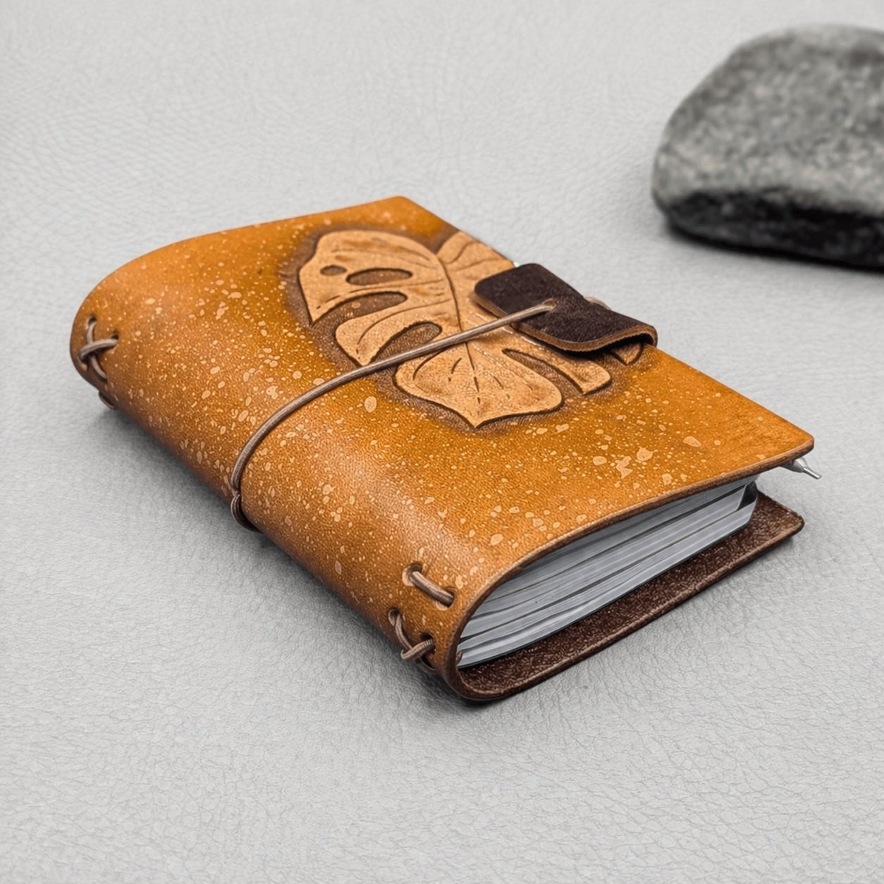 PASSPORT Traveller's Notebook | Tooled Monstera Leaf, No. 4