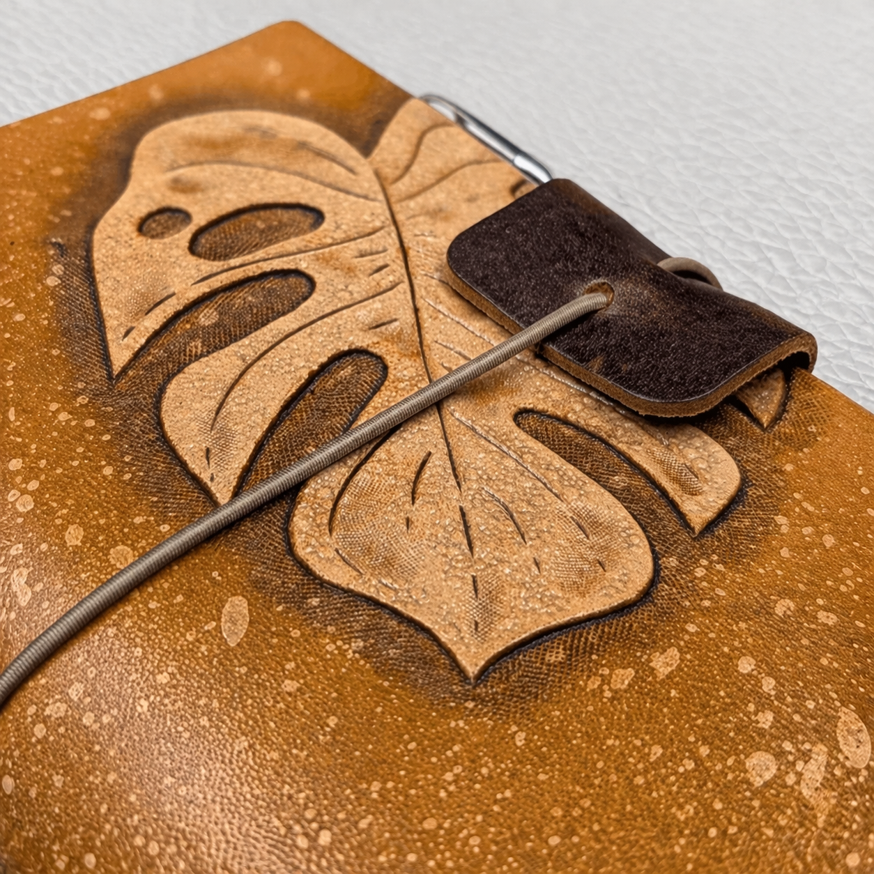 PASSPORT Traveller's Notebook | Tooled Monstera Leaf, No. 4
