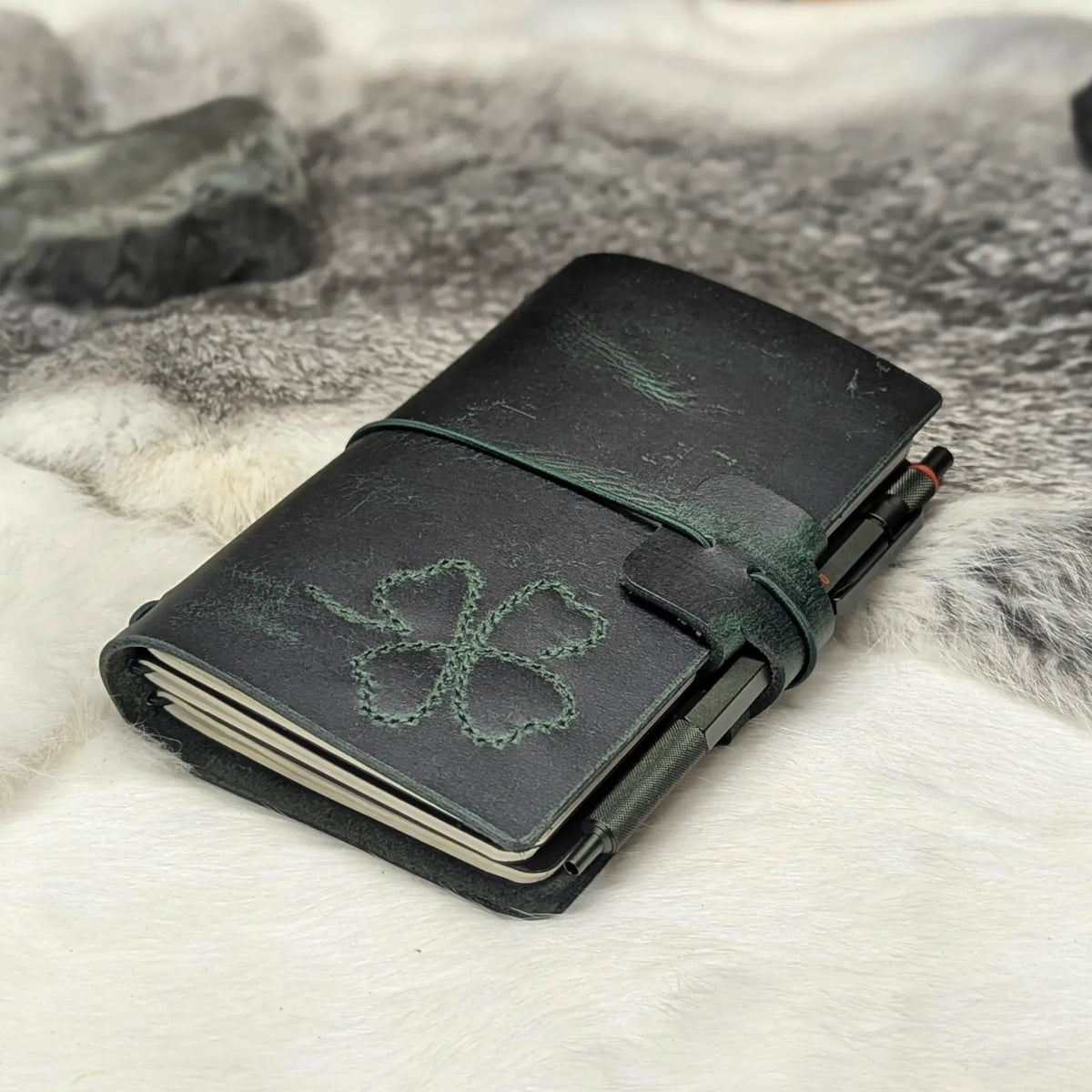 POCKET Traveller's Notebook | Continuous Line Clover