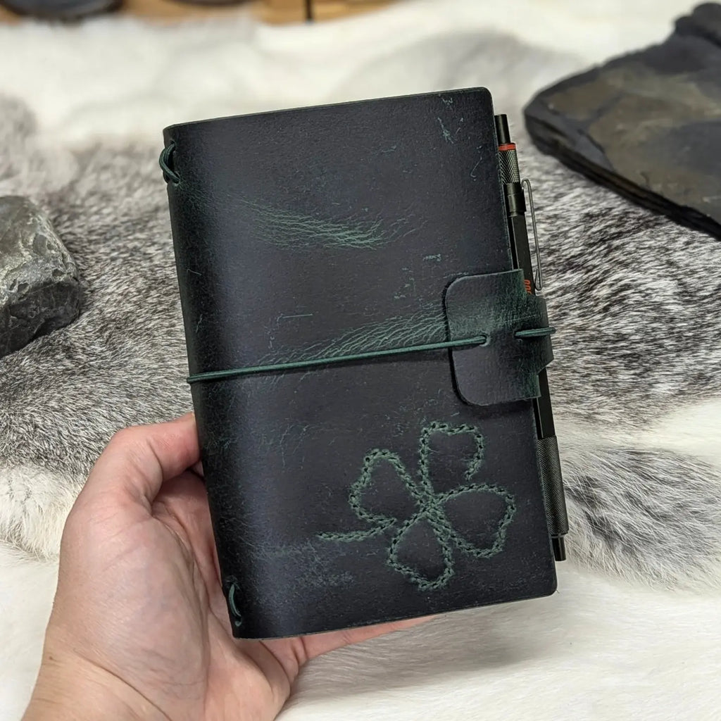 POCKET Traveller's Notebook | Continuous Line Clover