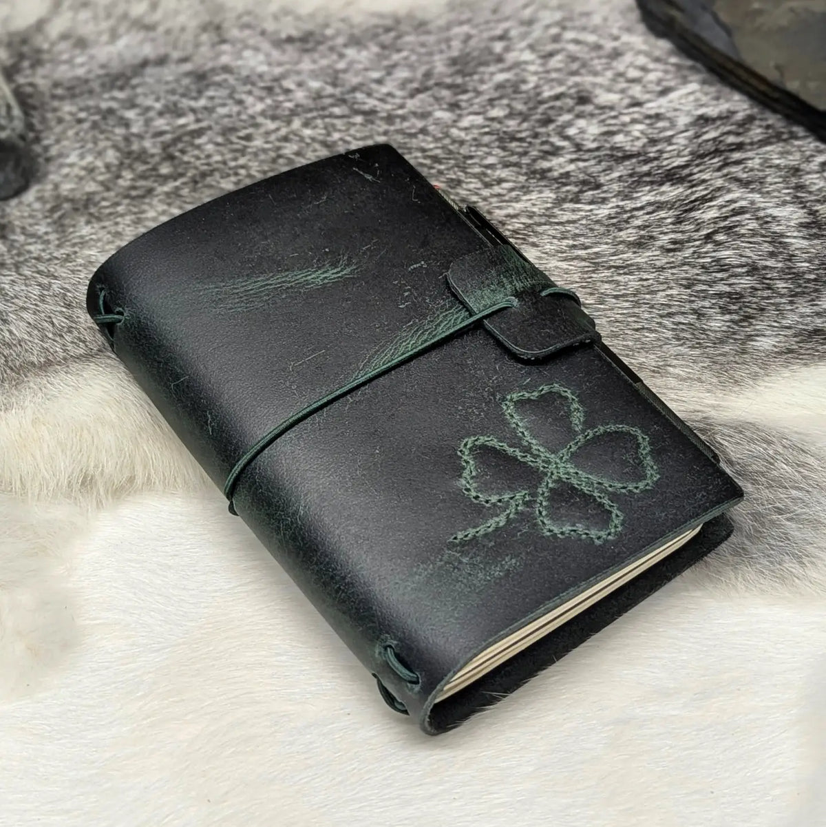 POCKET Traveller's Notebook | Continuous Line Clover