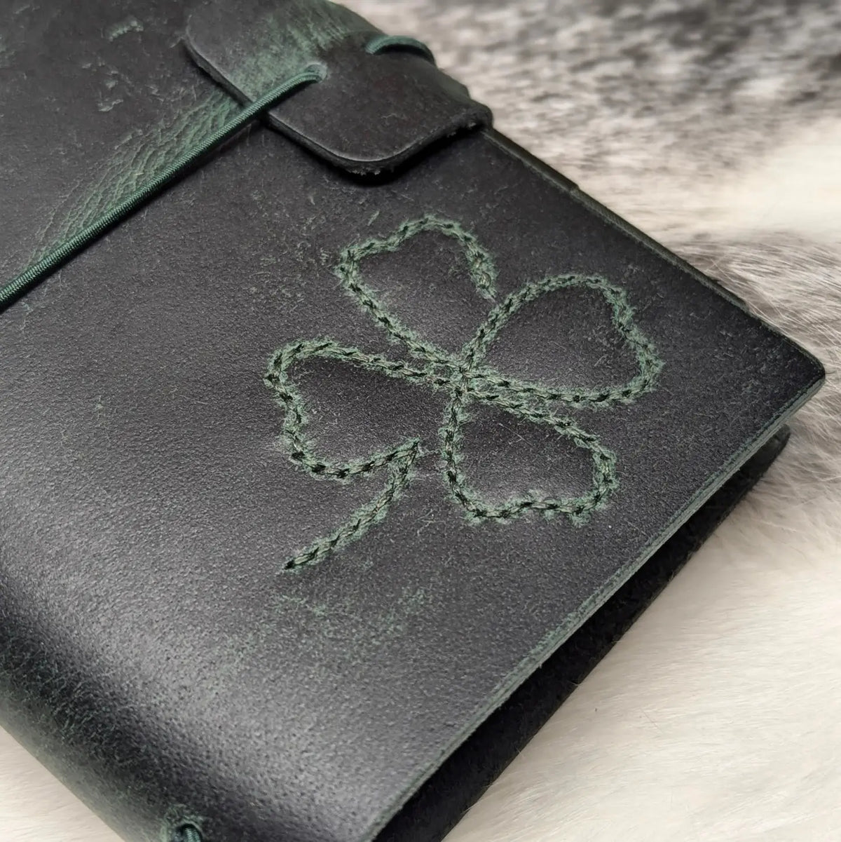 POCKET Traveller's Notebook | Continuous Line Clover