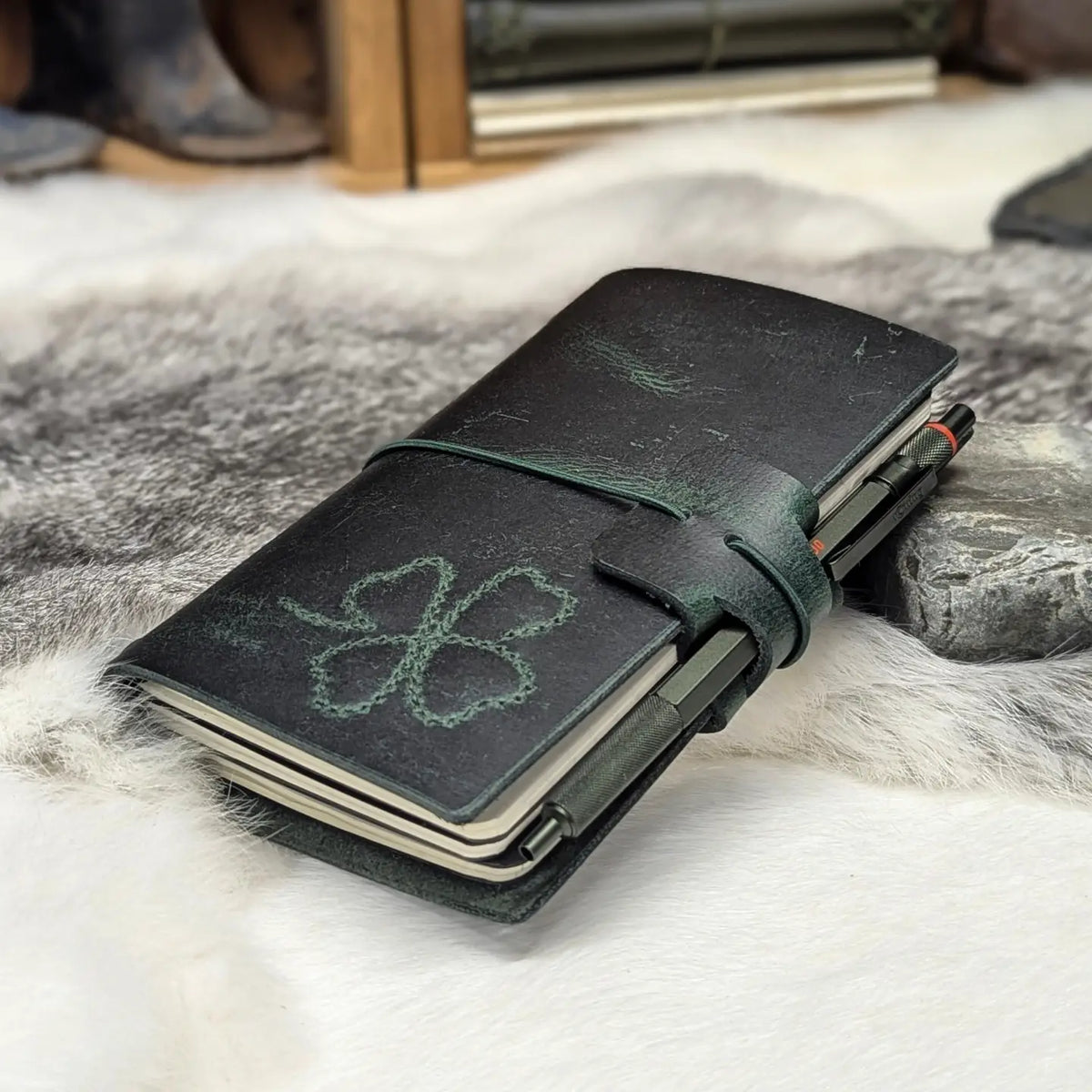 POCKET Traveller's Notebook | Continuous Line Clover