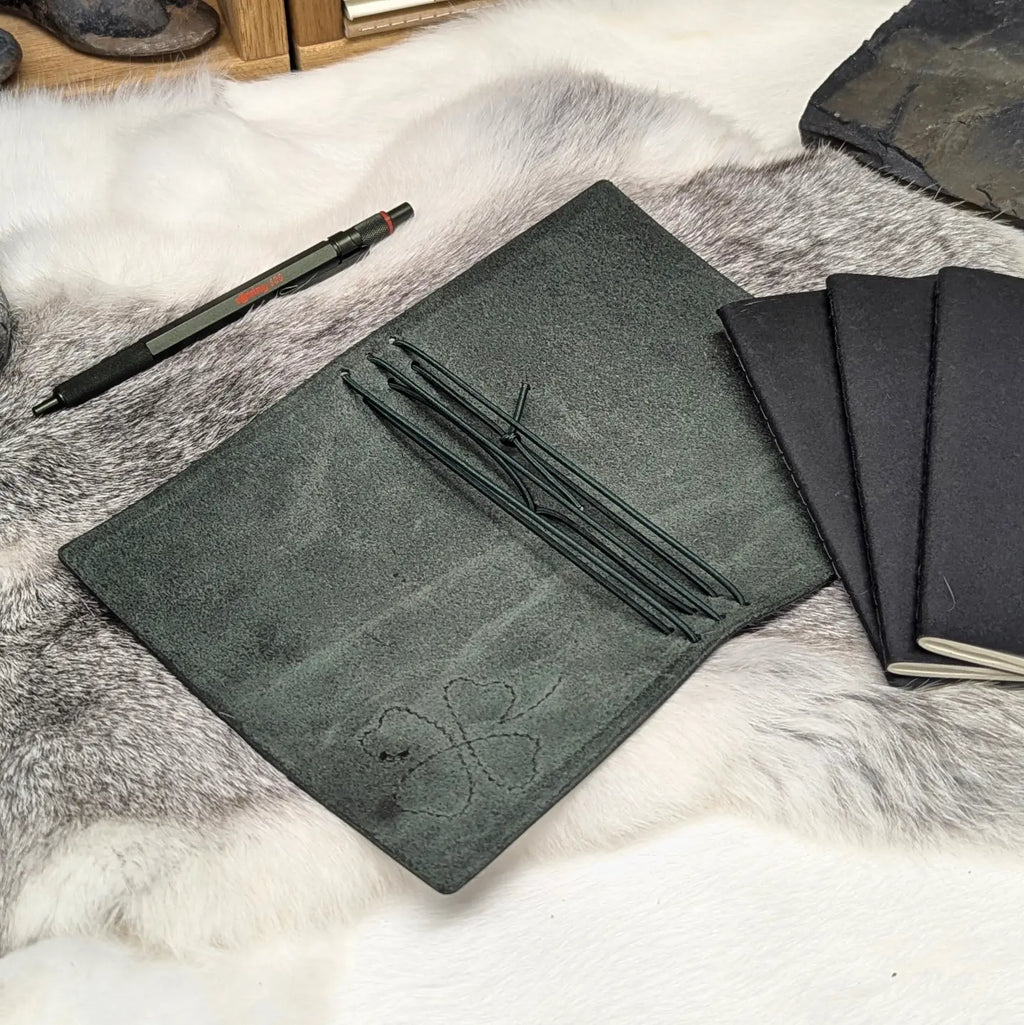POCKET Traveller's Notebook | Continuous Line Clover