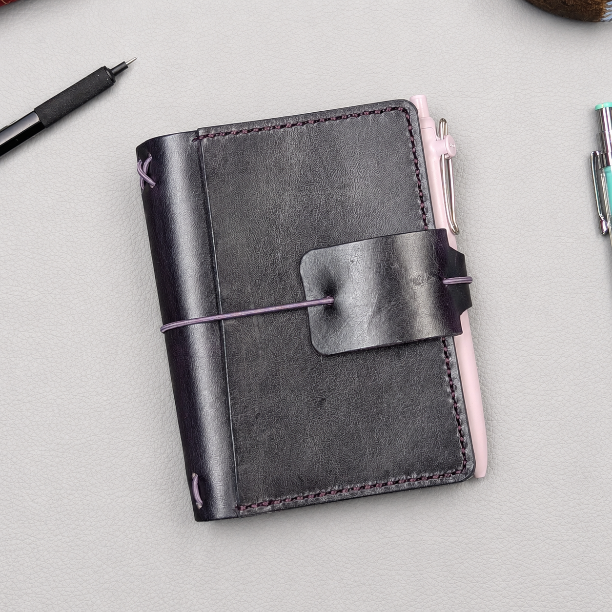 PASSPORT Traveller's Notebook | Eggplant Purple 'Live Edge', No. 8