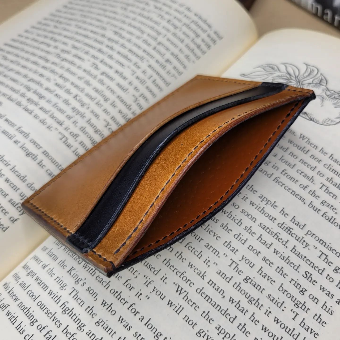 Five-Pocket Minimalist Wallet | Black + Tan